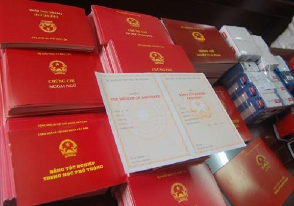Làm Bằng Giả Phôi Thật Là Gì?